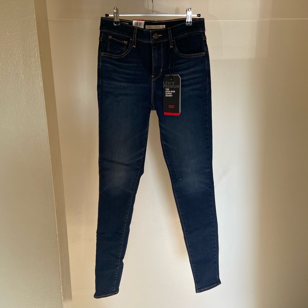 NWT LEVI’S 720 High-Rise Super Skinny Size 25